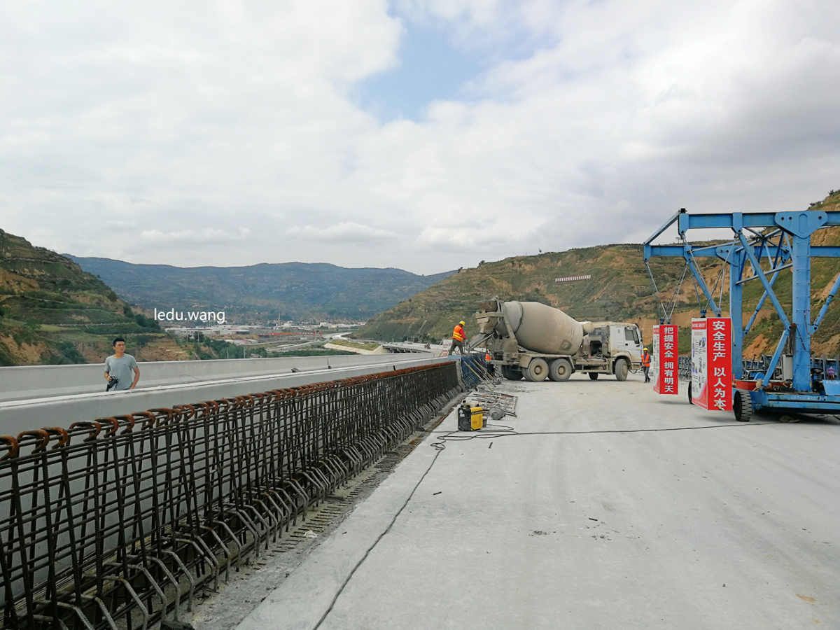 天平高速建设者们