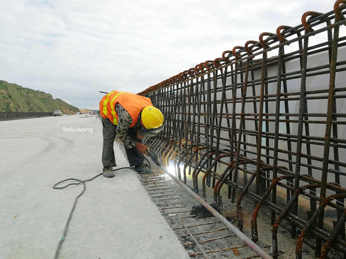 天平高速建设者们