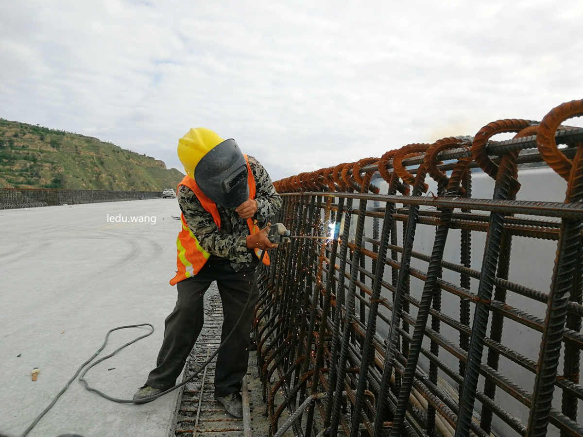 天平高速建设者们