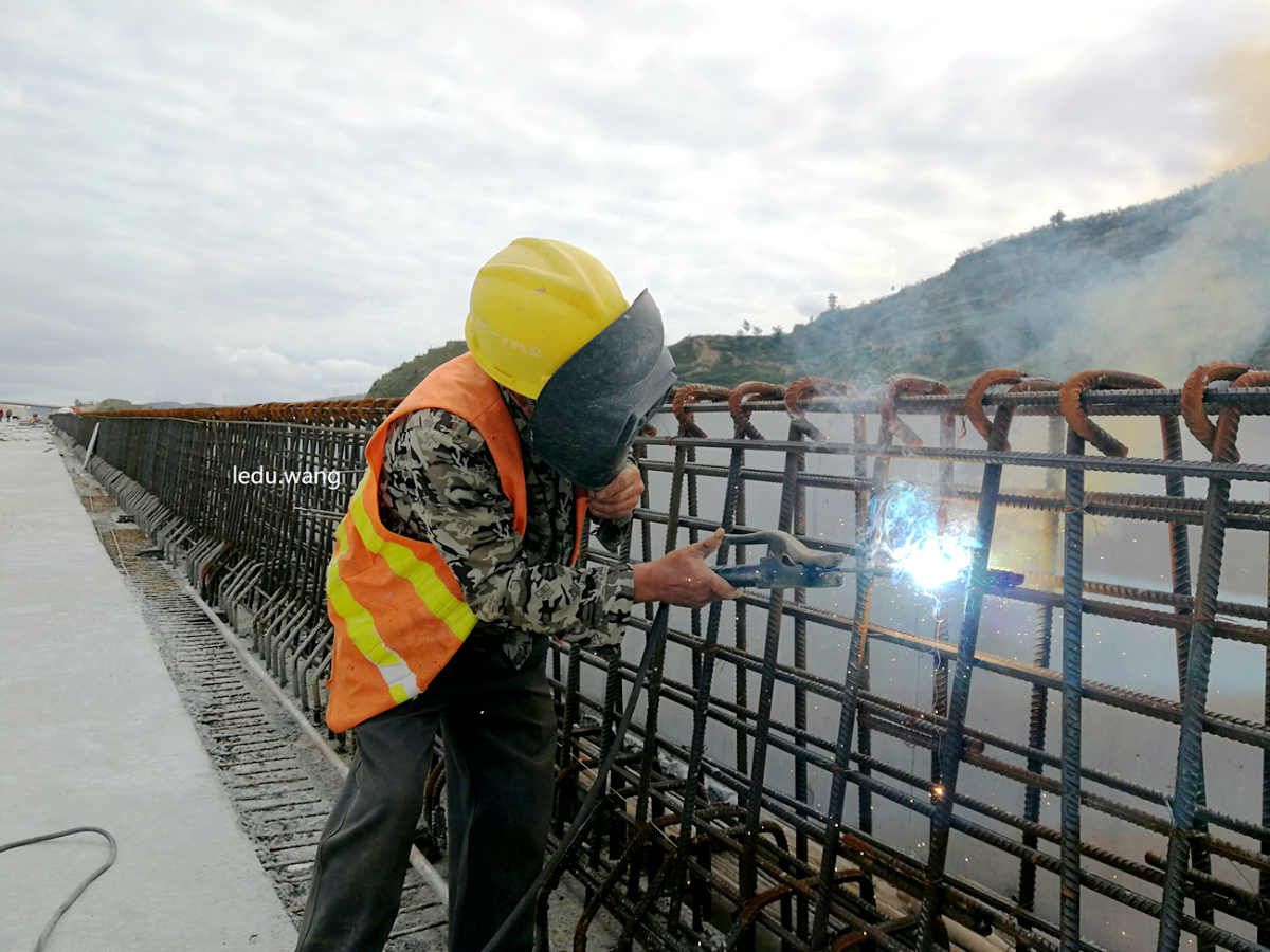 天平高速建设者们