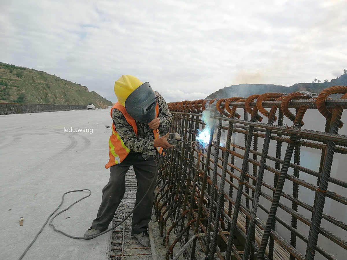 天平高速建设者们