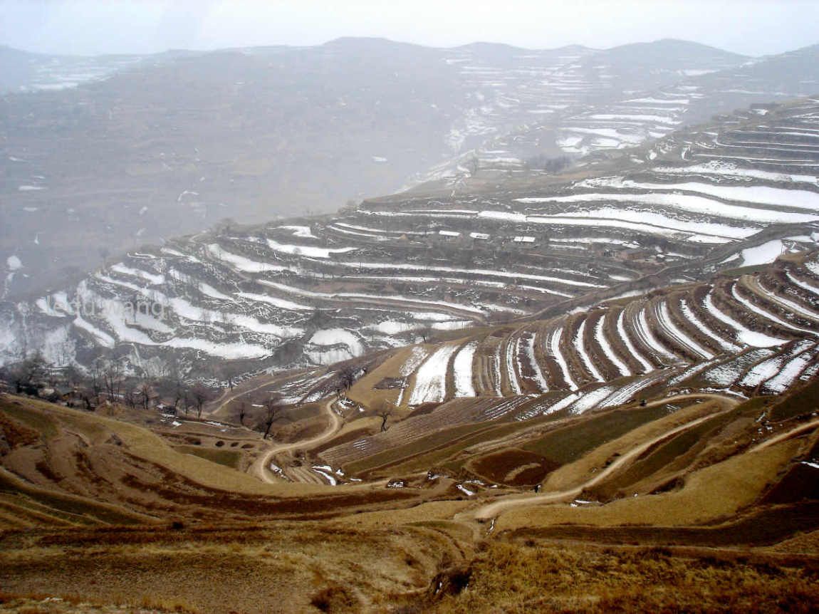 山顶落雪还未融化