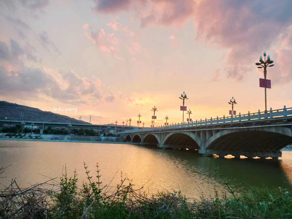【葫芦河的晚霞】图1